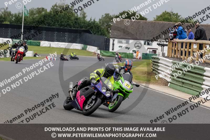 Vintage motorcycle club;eventdigitalimages;mallory park;mallory park trackday photographs;no limits trackdays;peter wileman photography;trackday digital images;trackday photos;vmcc festival 1000 bikes photographs